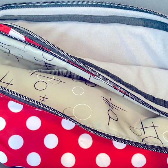 LUG Delta 15” NWOT Laptop Crossbody Bag Built In Mousepad Red & White Polka Dot - Picture 5 of 6